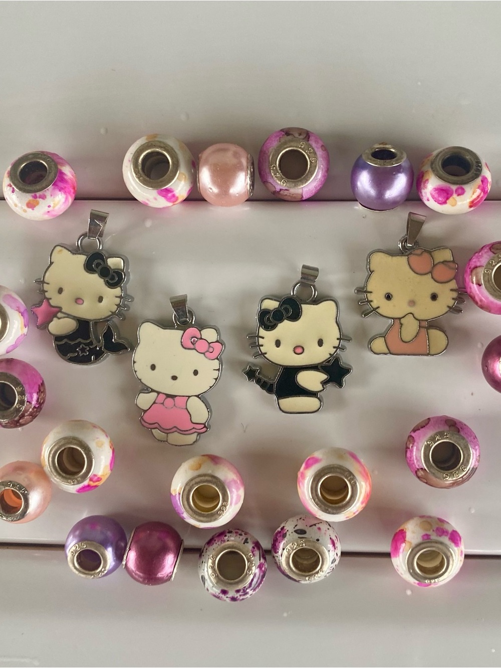 24 Pc Hello Kitty Dangle Charms/Beads Set
